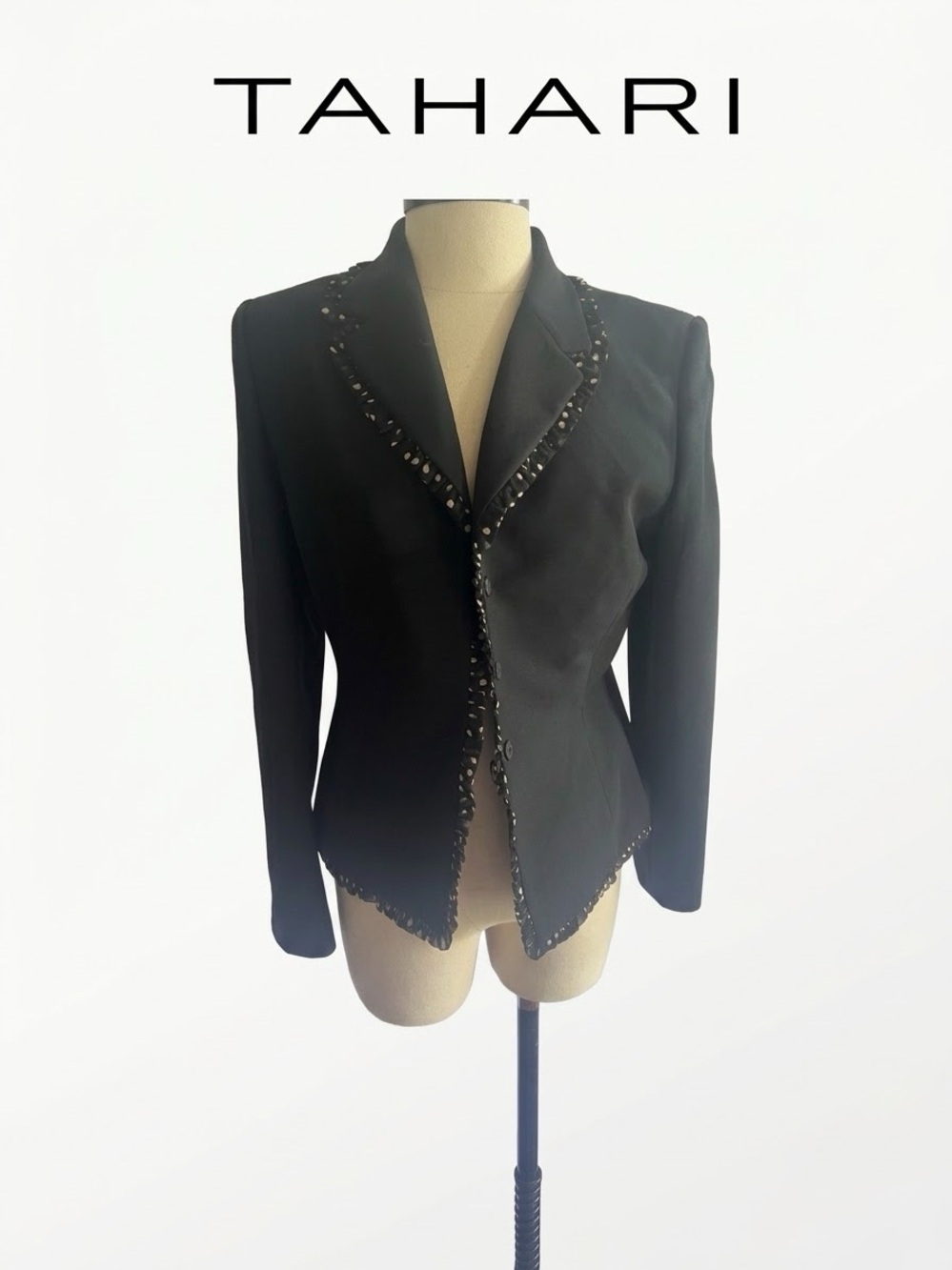 Women’s Tahari blazer Size 6P 0134